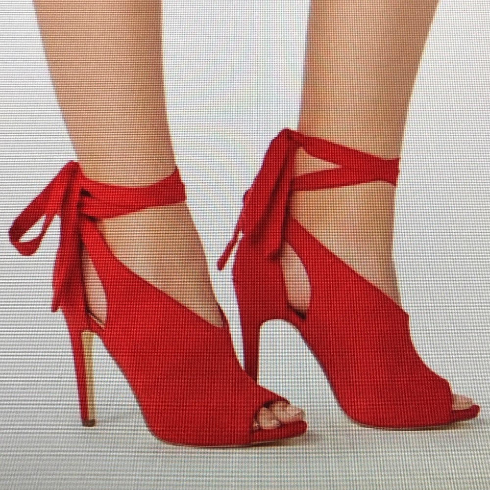 Size 12 women’s red heel
